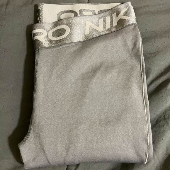 Nike pro grey leggings